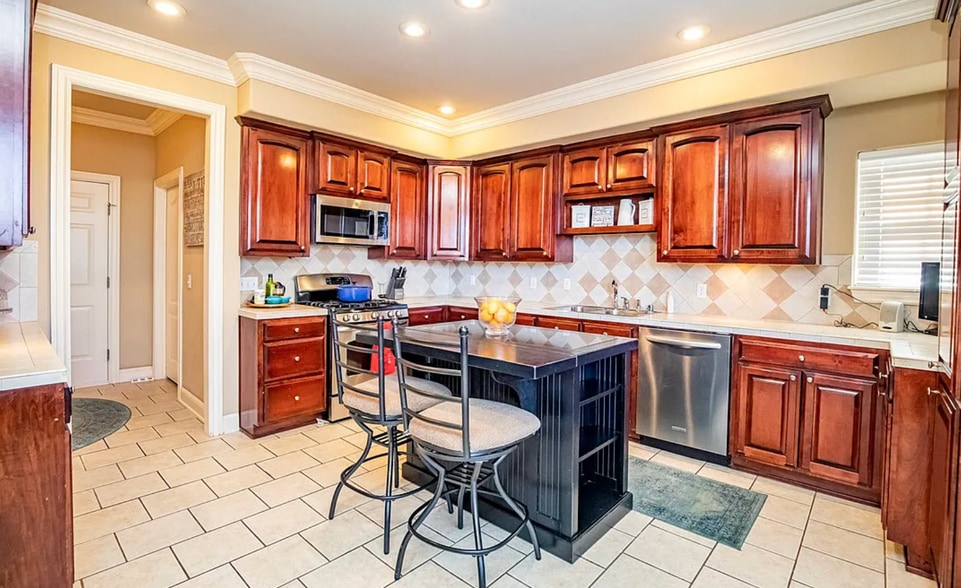 Building Photo - 3089 N Dorchester Dr