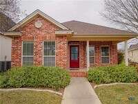 Building Photo - 1651 Hanz Dr