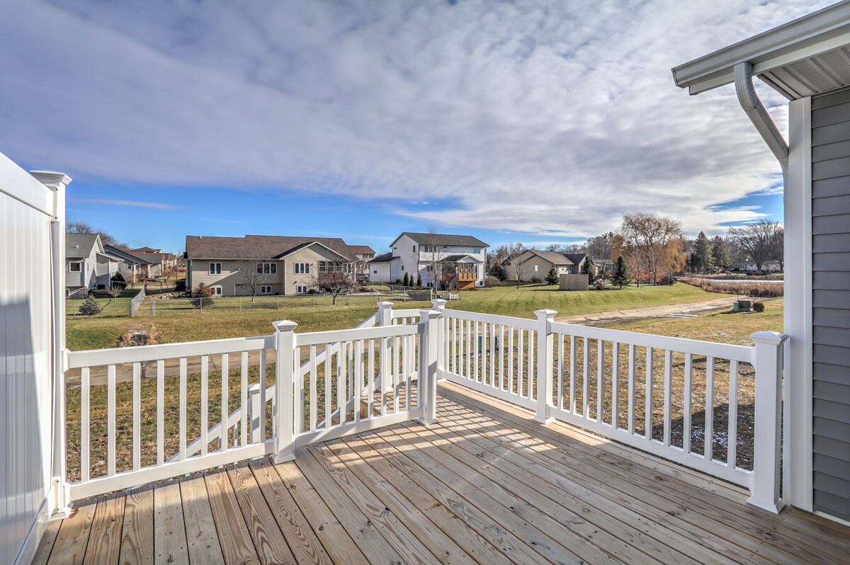 large private back deck backing up to greenway - 836 Thompson Drive
