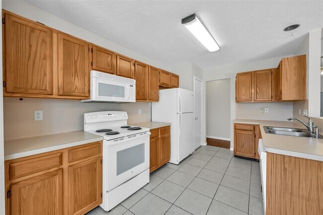 Building Photo - 10914 Waterview Cir