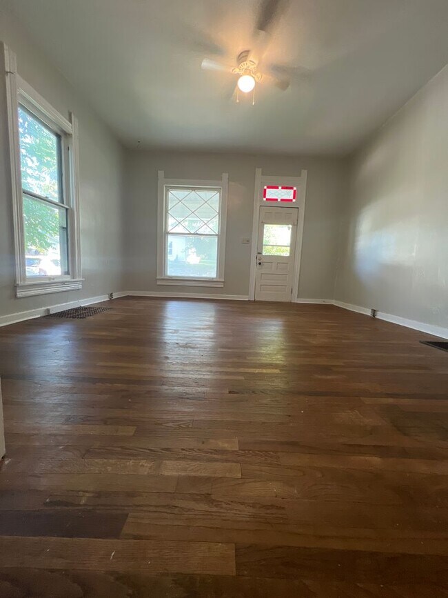 Building Photo - NEW KITCHEN & BATH REMODEL! Available Augu...
