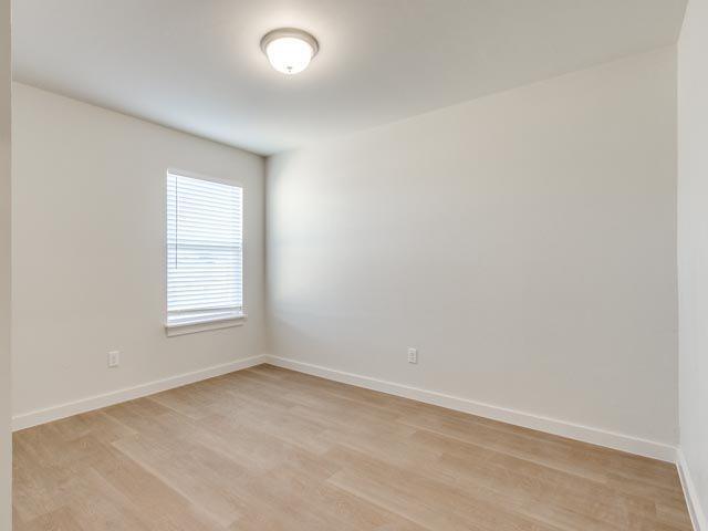 Building Photo - 1702 Highland Loop