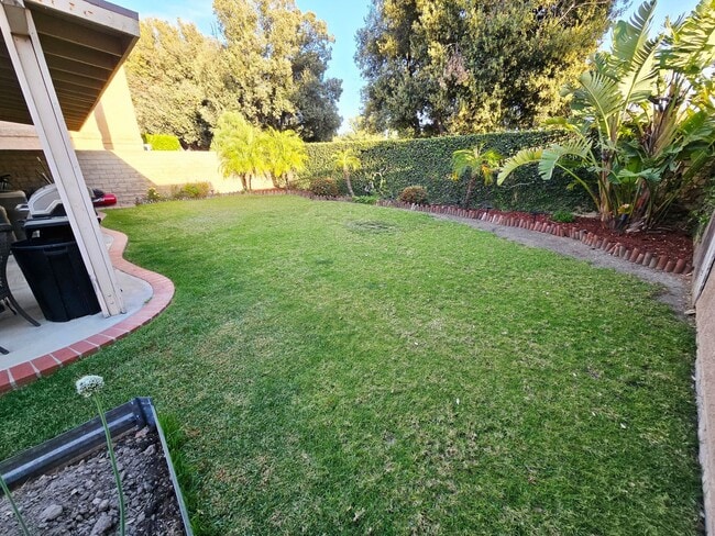 Building Photo - Moorpark College 3+3 single family home!