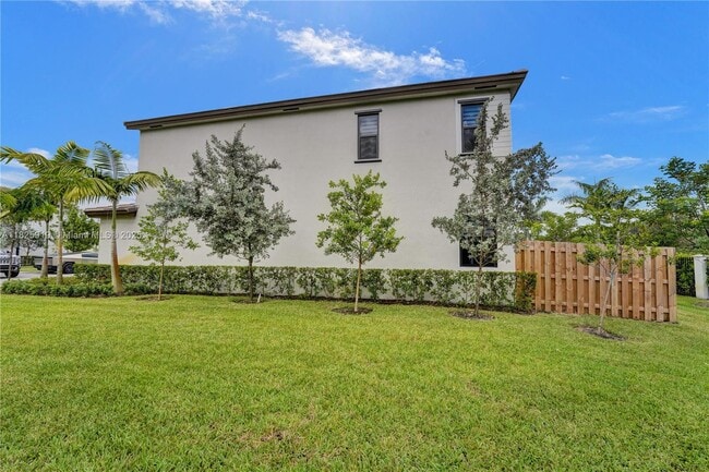 Building Photo - 242 SW 159th Ln