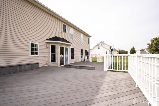 Building Photo - 27 Samantha Dr