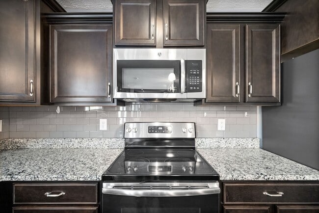 Building Photo - 3755 Windmill Dr