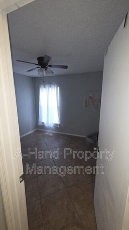 Building Photo - 2527 Chatham Cir