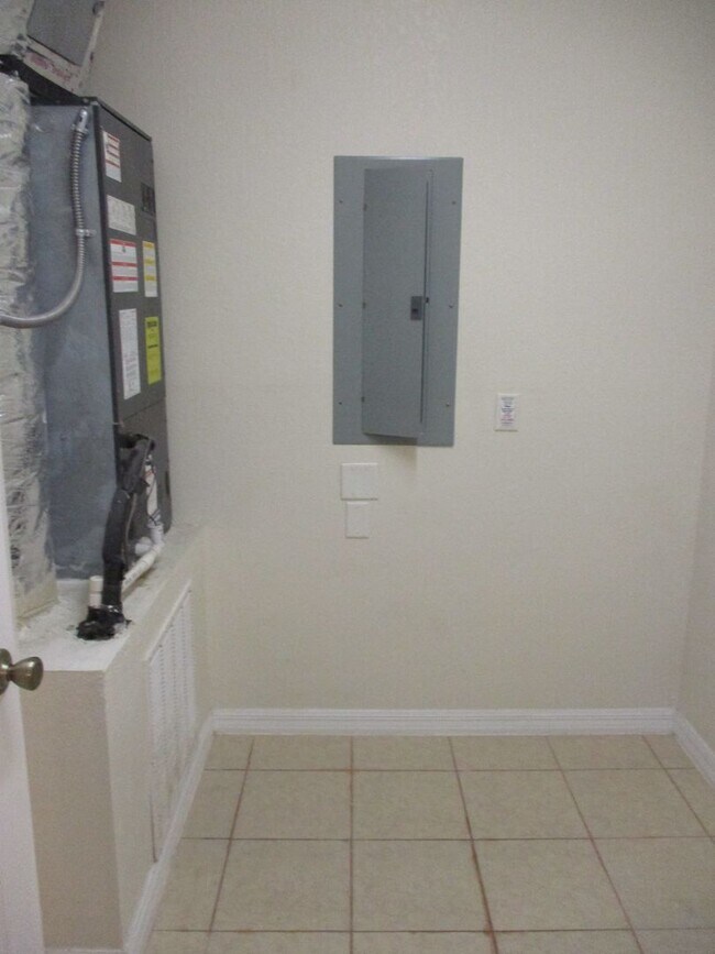 Building Photo - 2/2 Eagle Trace