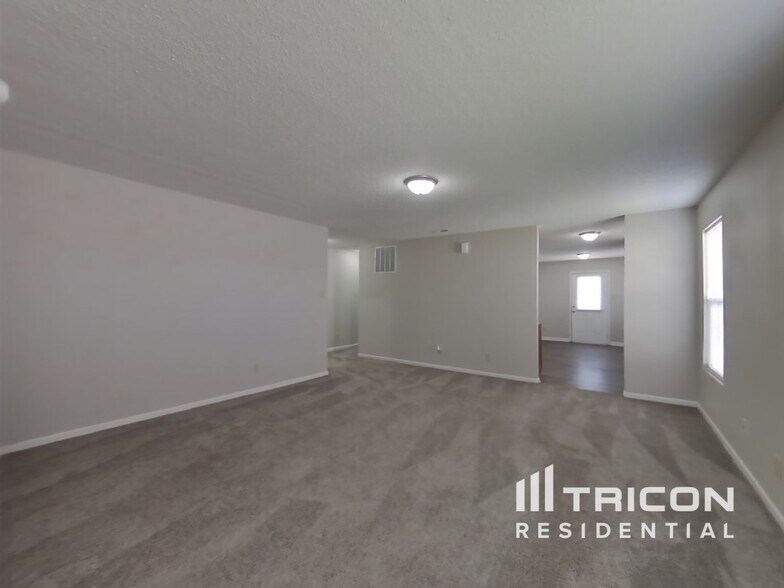 Building Photo - 2604 Woodfield Blvd