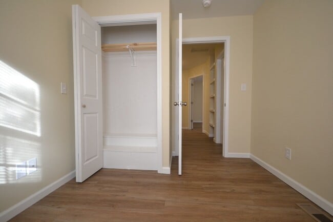 Building Photo - Spacious 3 Bed, 1.5 Bath Fourplex Unit in Buffalo, MO