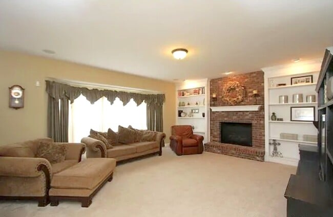 Building Photo - 2645 Westinghouse Dr