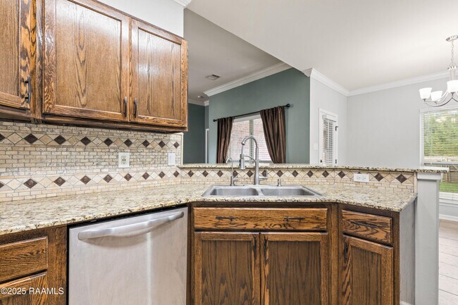 Building Photo - 307 Flanders Ridge Dr