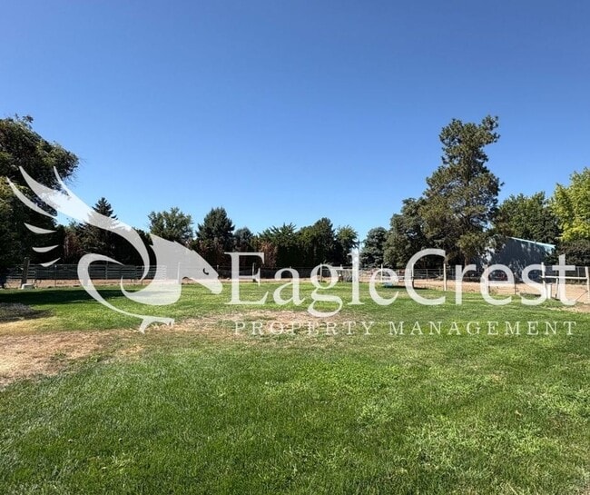 Building Photo - Beautiful Five Bedroom Home with Acreage