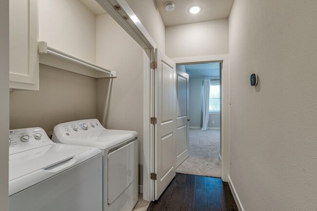 Building Photo - 1237 Pebblebrook Dr