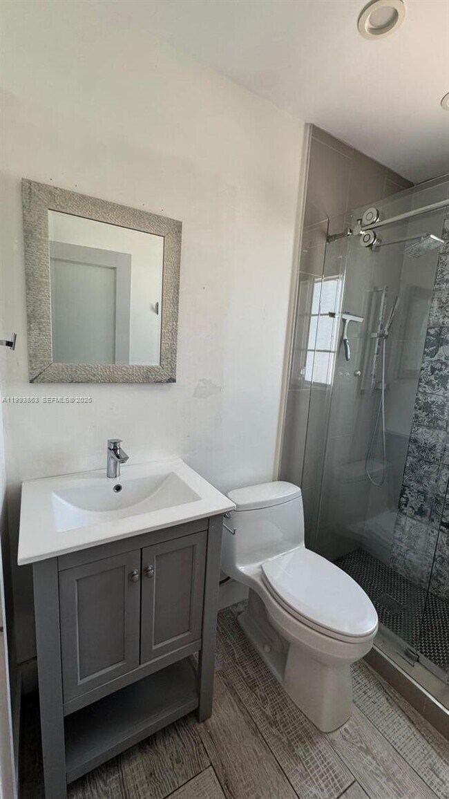 Building Photo - 414 9th Ave N