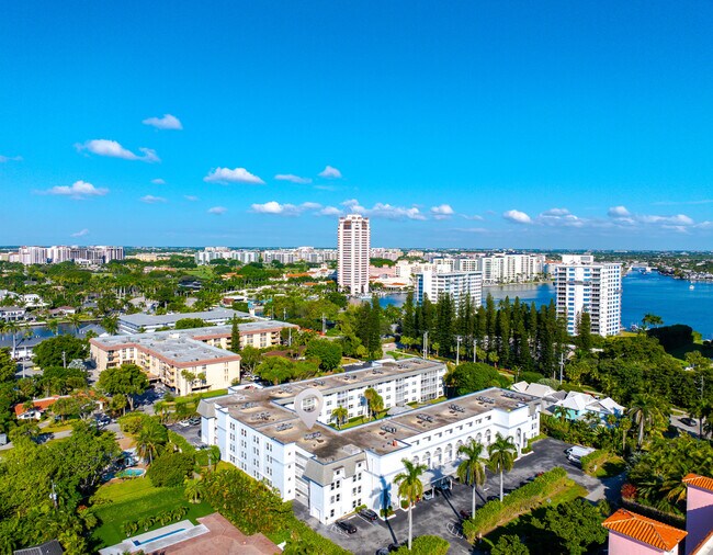 Building Photo - 800 E Camino Real