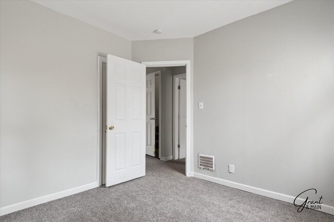 Building Photo - $1250 3 bedroom bungalow