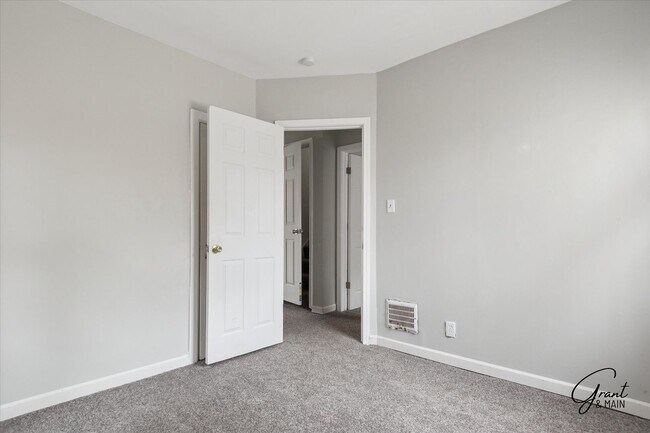 Building Photo - $1300 3 bedroom bungalow