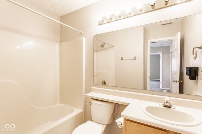 Building Photo - 700 Mountain Pine Dr