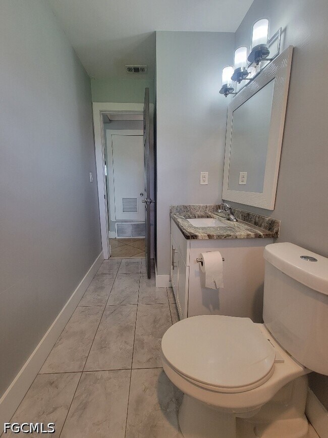Building Photo - 203 Redcliff Ave
