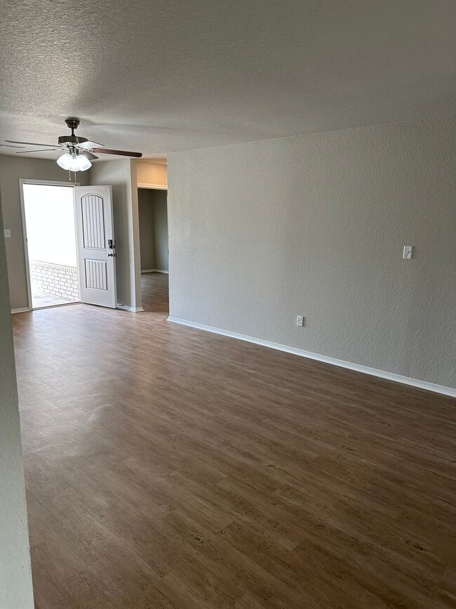 Building Photo - Comfort & Space Await — Pre-Leasing 4BR/2BA in Cypress Bend