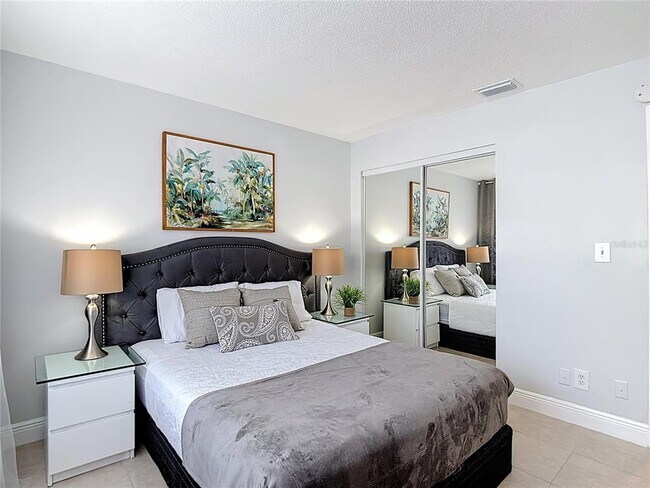 Building Photo - 222 Southeast Jefferson Cir N