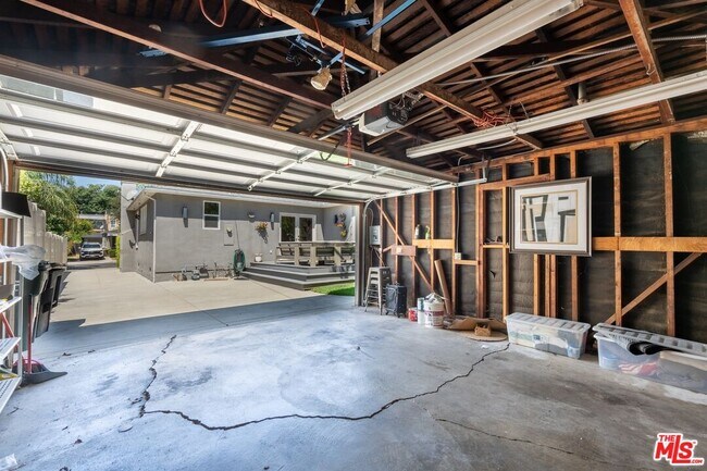 Building Photo - 1216 Greenacre Ave