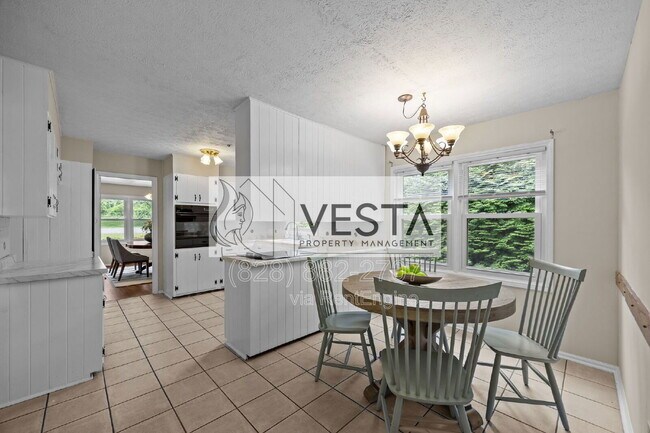 Building Photo - 90 Knob Hill Rd