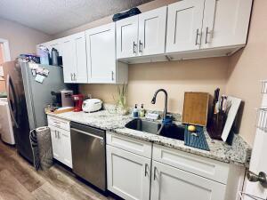 Building Photo - 225 S Tropical Trail