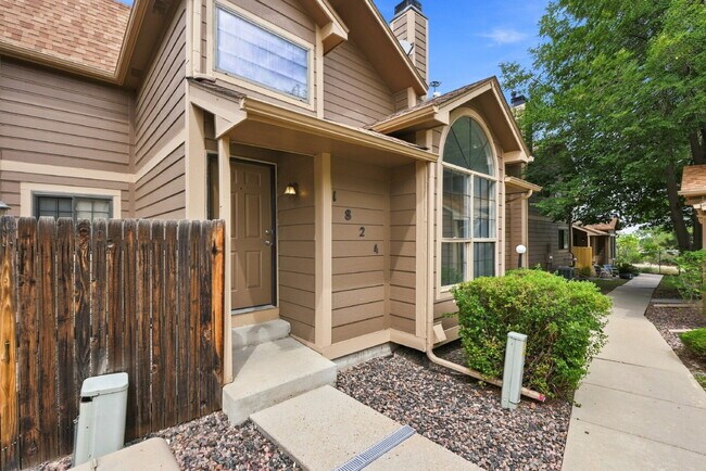 Building Photo - $2,395.95 - 2 Bed, 2.5 Bath Garden Unit in Aurora with Central AC and In Unit Laundry!