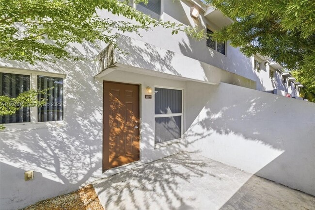 Building Photo - 1977 NW 5th Pl