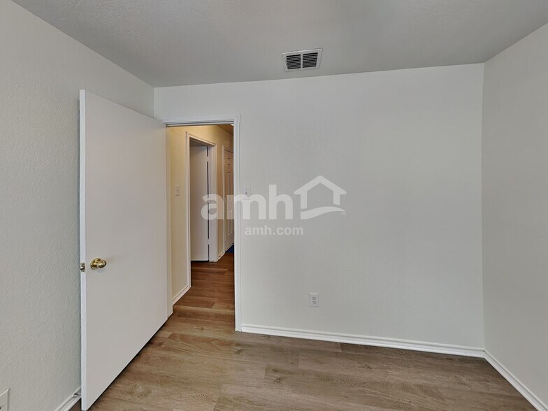 Building Photo - 1534 Prairie Rock