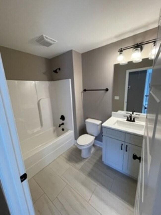 Building Photo - 3 Bedroom 2.5 Bath + Finished Bonus for Rent in Ooltewah