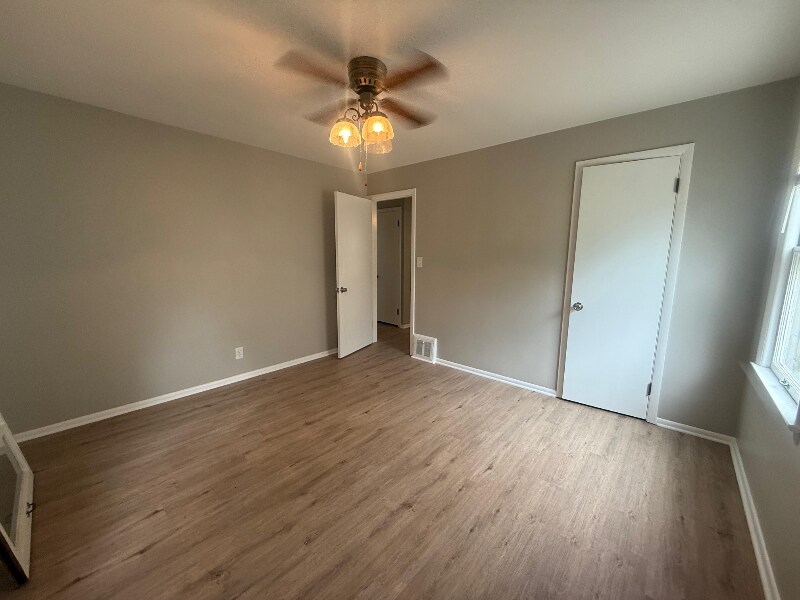 Building Photo - 13583 Shady Oak Blvd