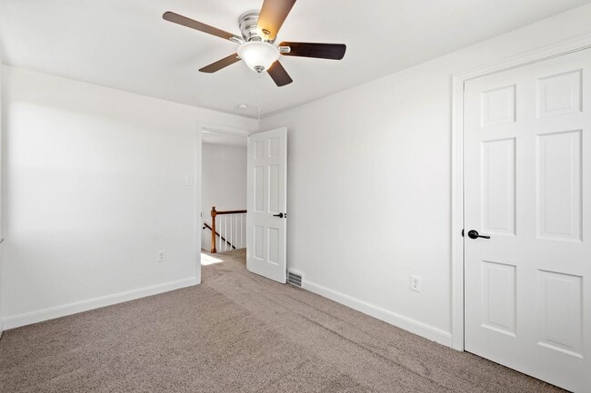 Building Photo - AVAILABLE JULY 1ST!! Don't miss this STUNNING 3 bedroom!