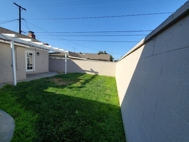 Building Photo - Spacious 3-Bedroom Single Family House with bonus room in Torrance- $4,400/month