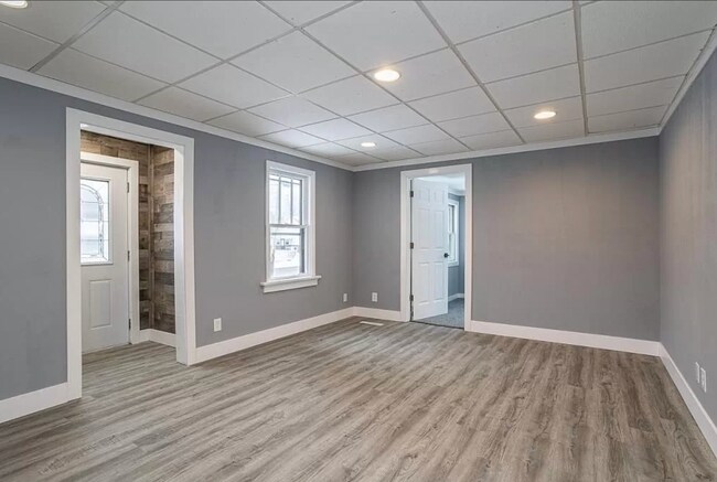 Building Photo - 801 Lake View Dr