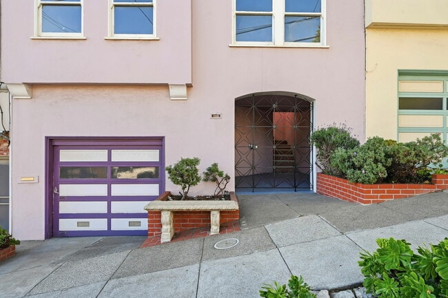 Building Photo - 685 47th Ave