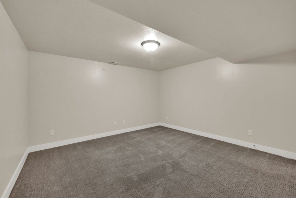 Building Photo - 275 W 700 N