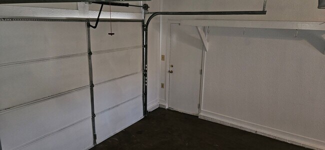 Building Photo - Beautiful, Hard to Find 4br/2.5ba in Cary! Available Now!