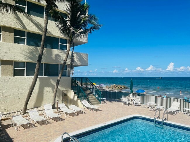 Building Photo - 1237 Hillsboro Mile