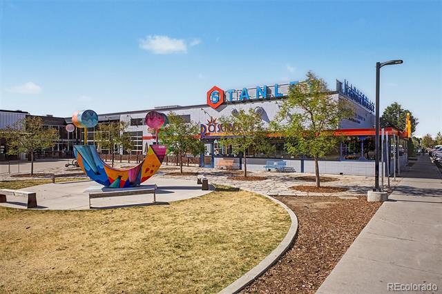 Building Photo - 2745 Xanthia St