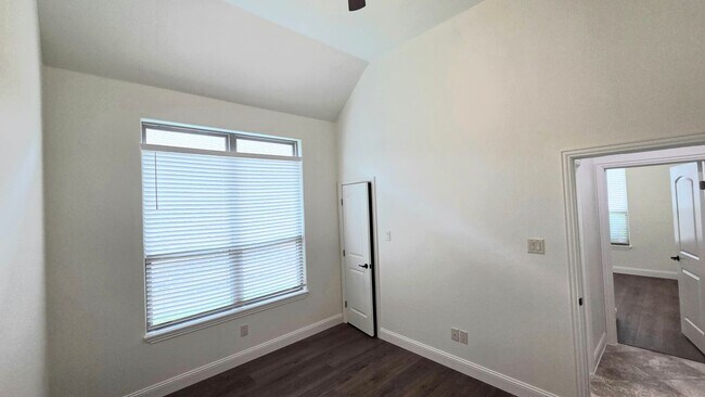 Building Photo - 2206 Hartley Dr