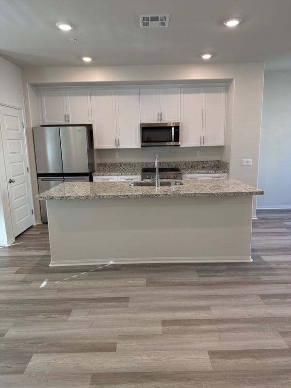 Building Photo - 40451 Melrose Dr