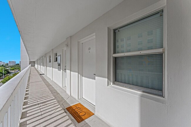 Building Photo - 2555 NE 11th St