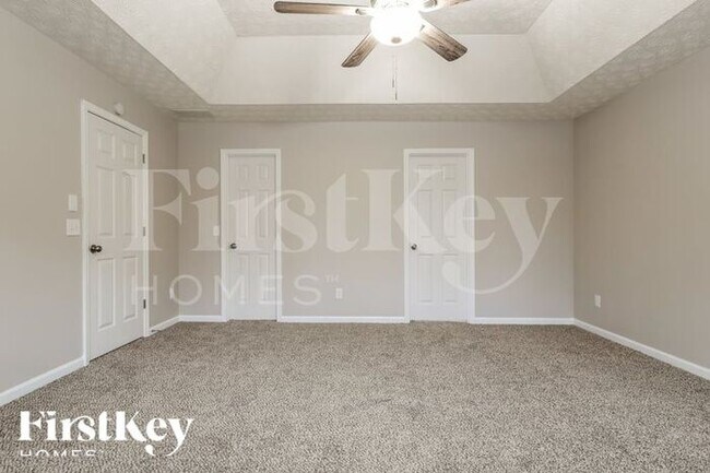 Building Photo - 650 Castlebrooke Dr SE