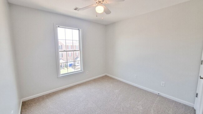 Building Photo - 3 Bed / 2 Full and 2 Half Bath Single Family Townhome