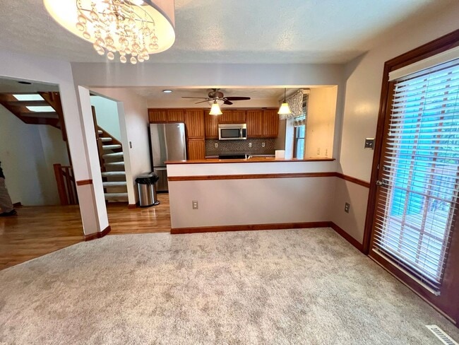 Building Photo - 1256 Queens Dr