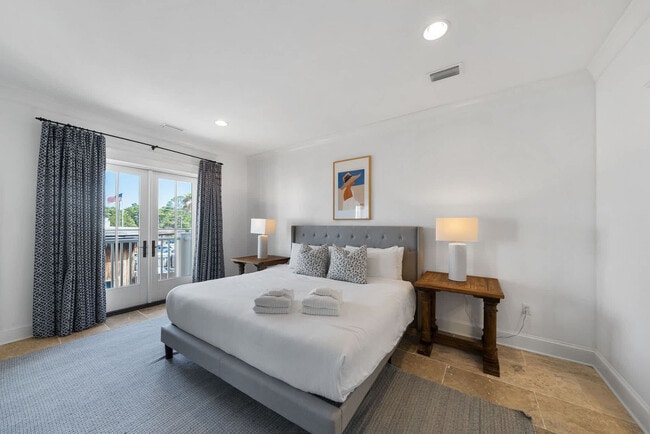 Building Photo - 49 Pleasant St