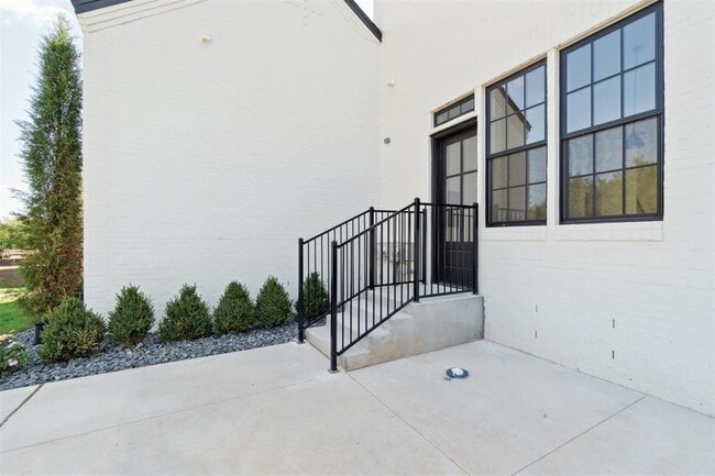 Building Photo - 18829 Selah Wy